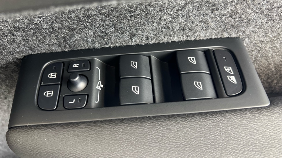 Used Volvo XC40 2024 for sale - 76079205: Photo 24