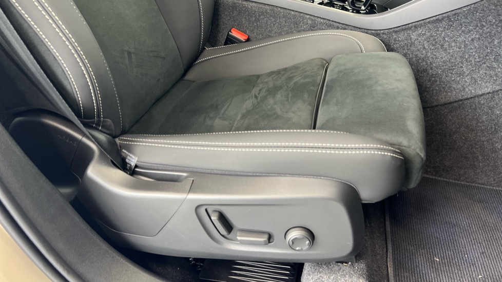Used Volvo XC40 2024 for sale - 76079205: Photo 30