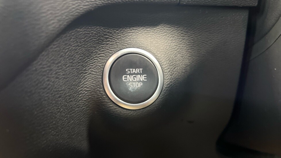 Used Volvo XC40 2023 for sale - 77492630: Photo 27