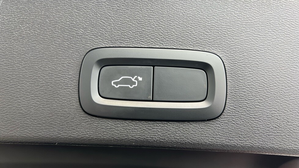 Used Volvo XC40 2023 for sale - 77492630: Photo 35