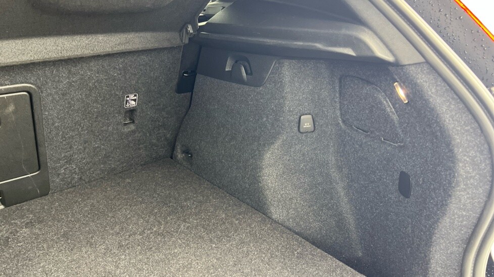 Used Volvo XC40 2023 for sale - 77492630: Photo 54