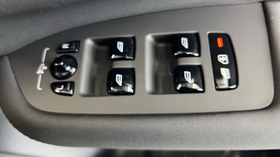 Used Volvo XC90 2025 for sale - 77256362: Photo 24