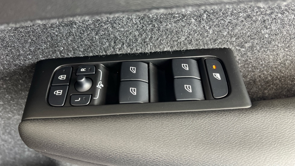 Used Volvo XC40 2021 for sale - 76851256: Photo 24