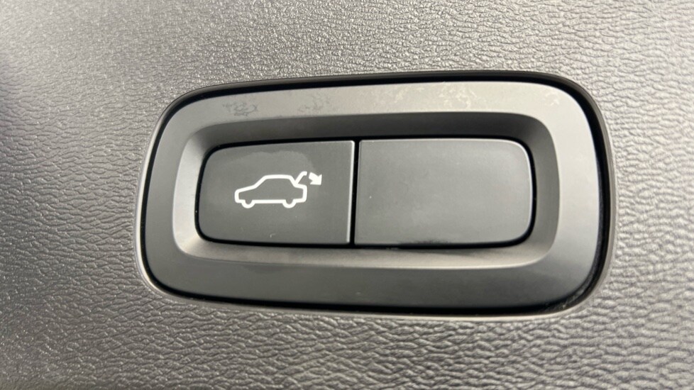 Used Volvo V60 2019 for sale - 77519050: Photo 35