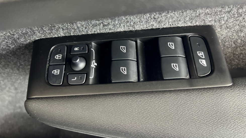 Used Volvo XC40 2022 for sale - 77988385: Photo 24