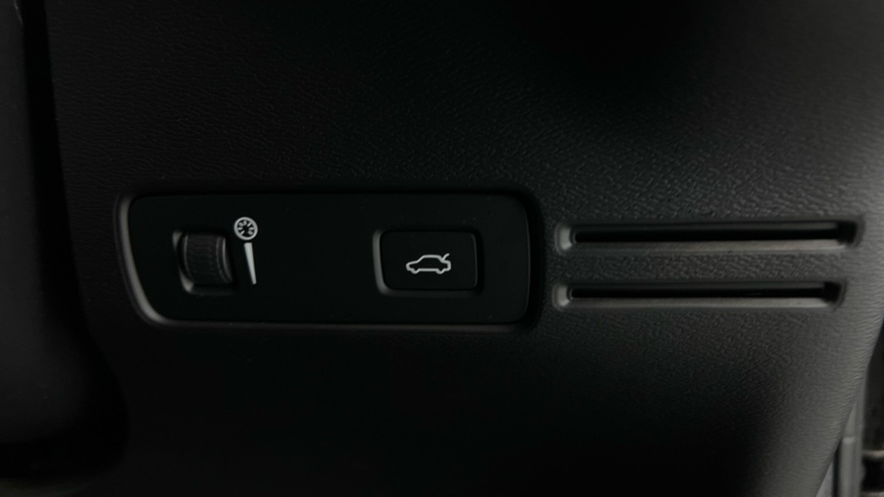 Used Volvo XC40 2022 for sale - 77988385: Photo 60