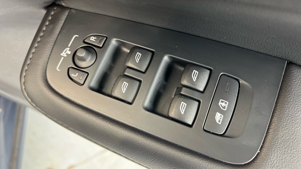 Used Volvo V60 2024 for sale - 77755693: Photo 65