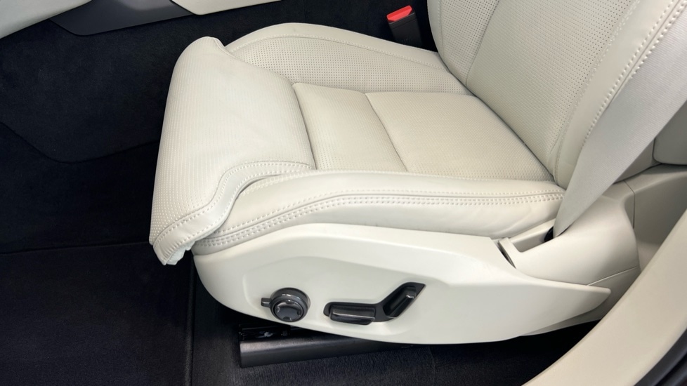 Used Volvo XC90 2025 for sale - 76021910: Photo 38