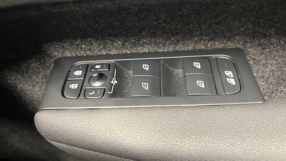 Used Volvo XC40 2023 for sale - 77316096: Photo 27