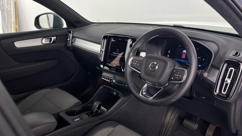 Used Volvo XC40 2023 for sale - 77316096: Photo 4