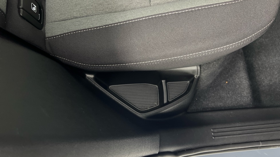 Used Volvo XC40 2023 for sale - 77316096: Photo 57