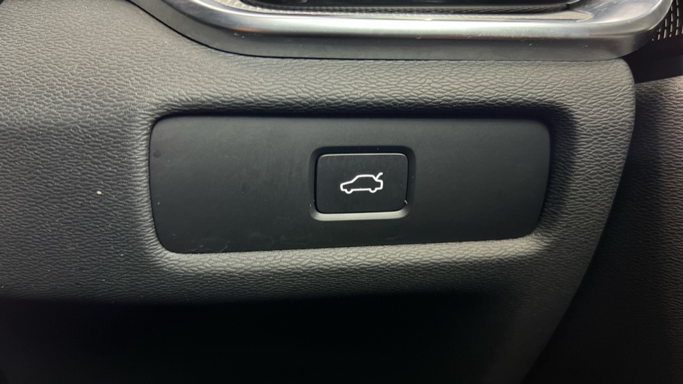 Used Volvo V60 2025 for sale - 78140473: Photo 75