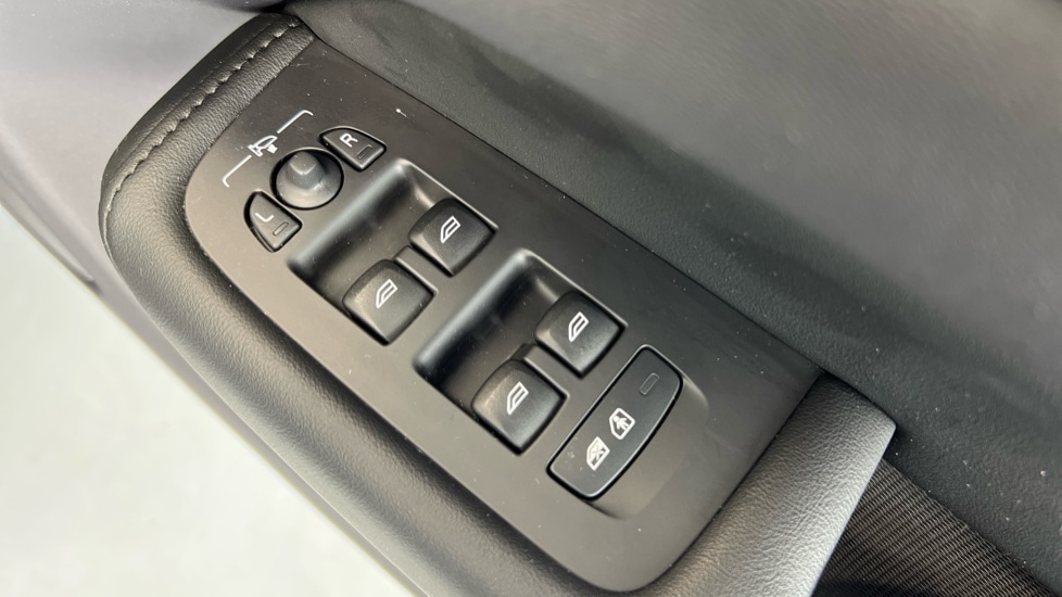 Used Volvo XC60 2023 for sale - 76459010: Photo 24