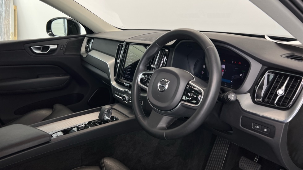 Used Volvo XC60 2023 for sale - 76459010: Photo 4