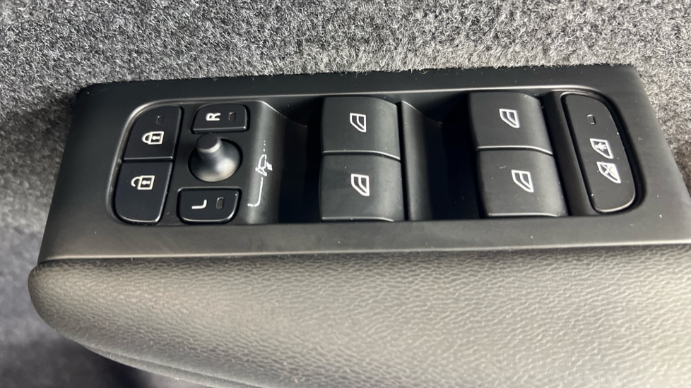 Used Volvo XC40 2022 for sale - 77326298: Photo 24