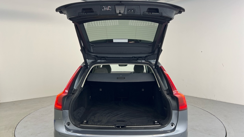 Used Volvo V90 2018 for sale - 77307478: Photo 13