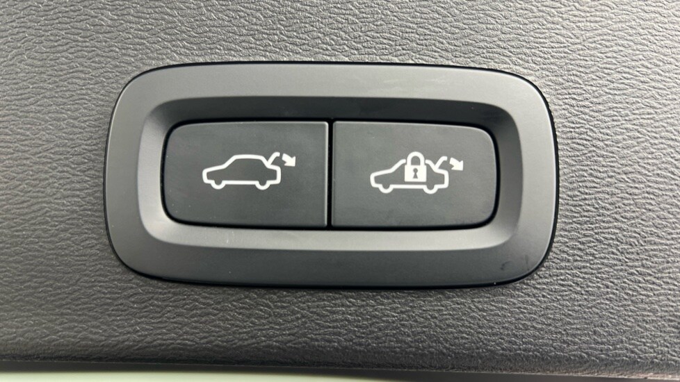 Used Volvo XC40 2022 for sale - 77512603: Photo 35