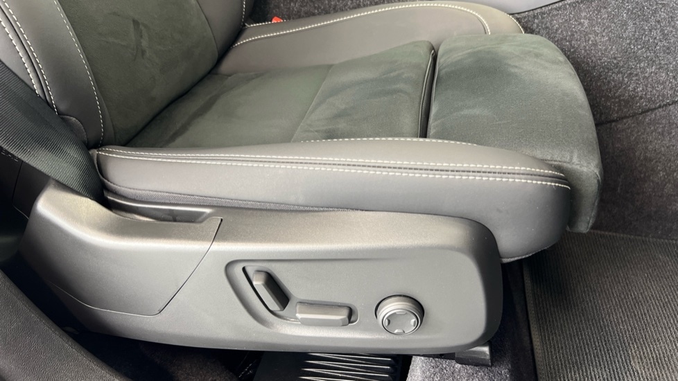 Used Volvo XC40 2025 for sale - 77025331: Photo 30