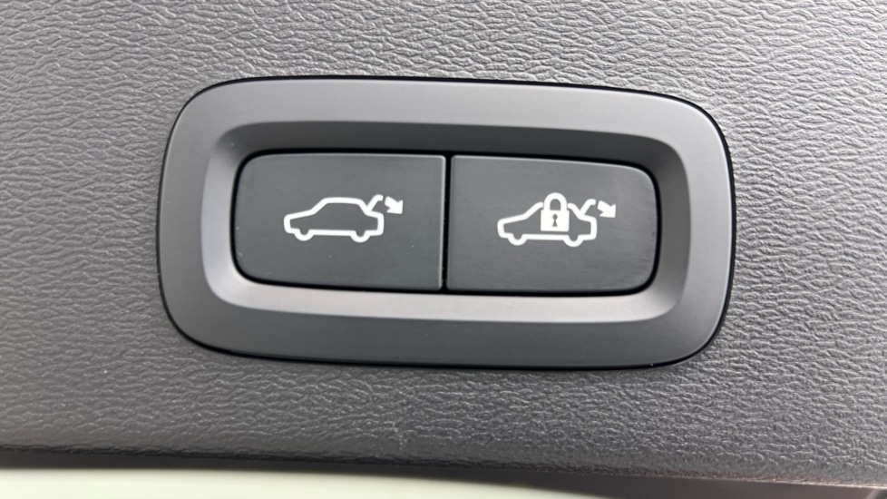 Used Volvo XC40 2025 for sale - 77025331: Photo 35