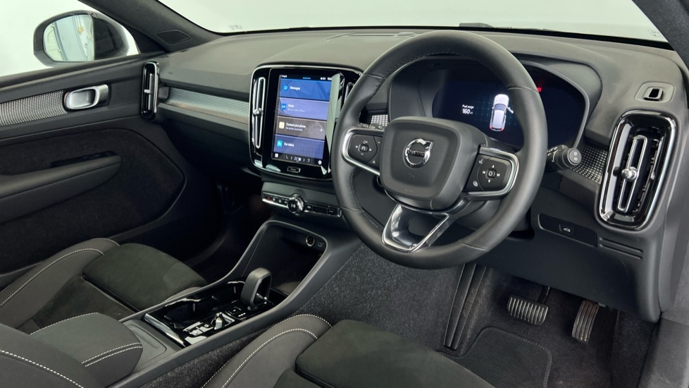 Used Volvo XC40 2025 for sale - 77025331: Photo 4