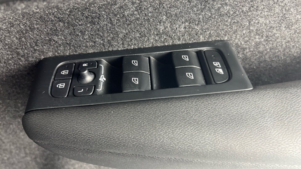 Used Volvo XC40 2023 for sale - 78206726: Photo 24