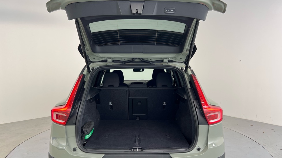 Used Volvo XC40 2023 for sale - 76487432: Photo 13