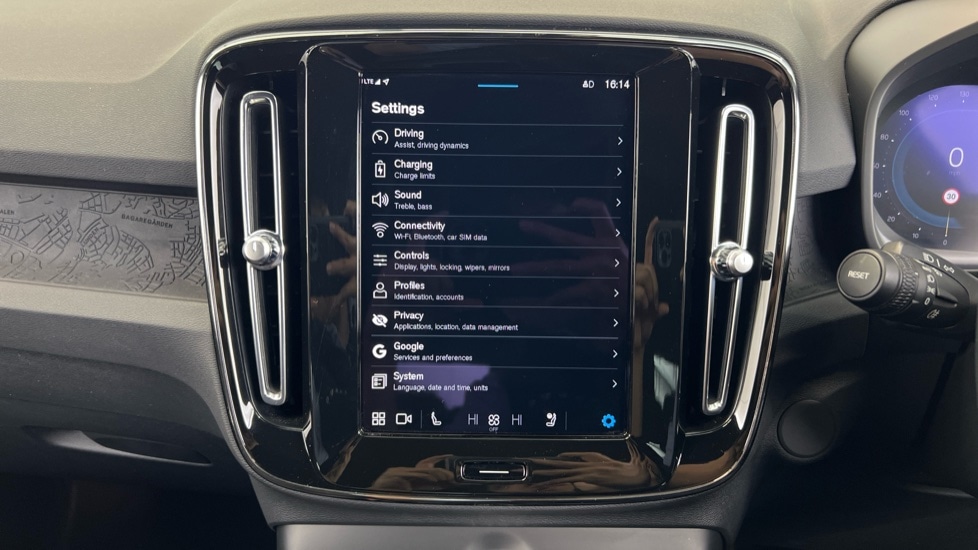 Used Volvo XC40 2023 for sale - 76487432: Photo 17