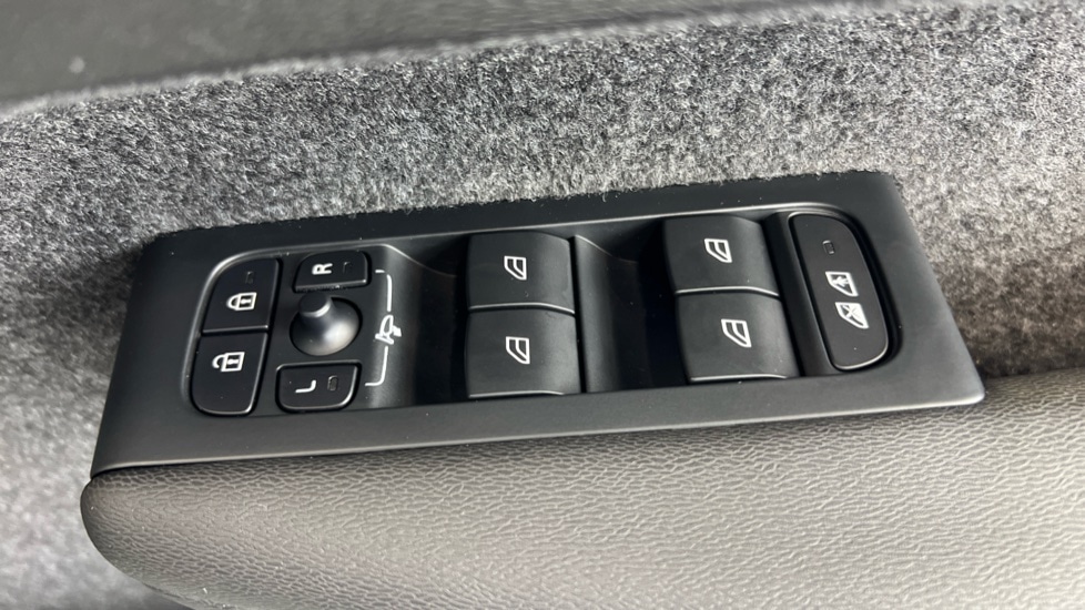 Used Volvo XC40 2023 for sale - 76487432: Photo 24