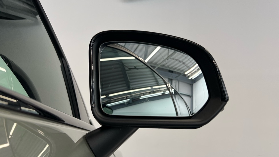 Used Volvo XC40 2023 for sale - 76487432: Photo 32