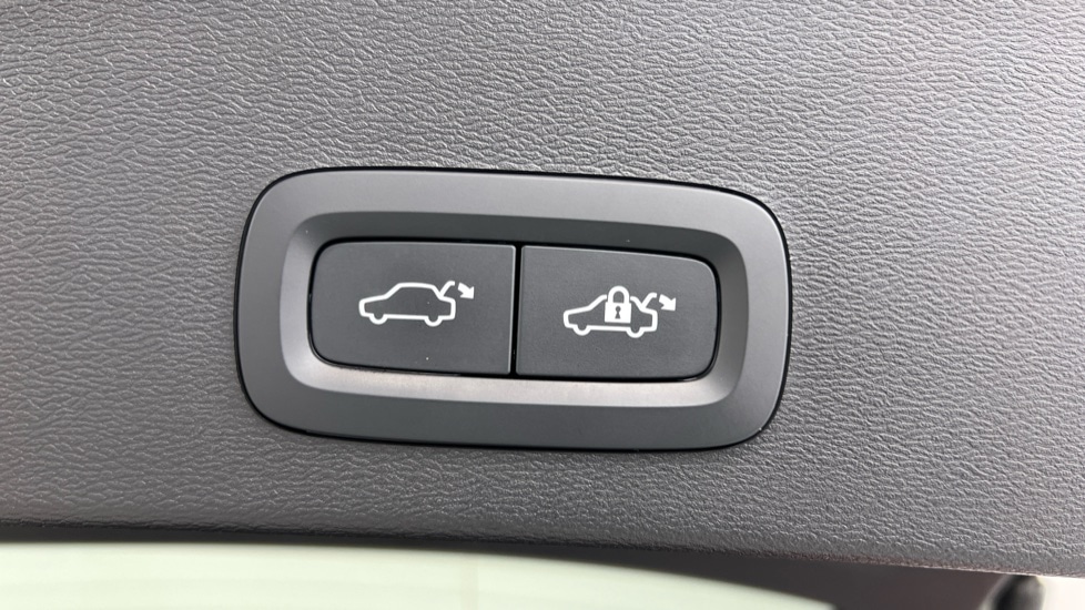 Used Volvo XC40 2023 for sale - 76487432: Photo 35