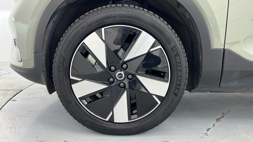 Used Volvo XC40 2023 for sale - 76487432: Photo 9