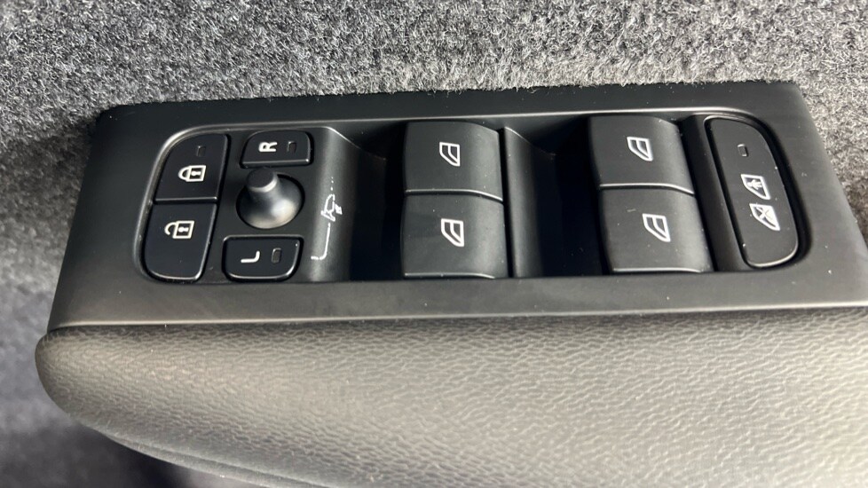 Used Volvo XC40 2022 for sale - 76942893: Photo 24