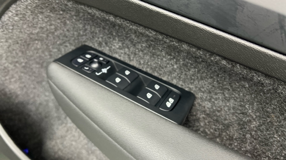 Used Volvo XC40 2025 for sale - 77636221: Photo 24