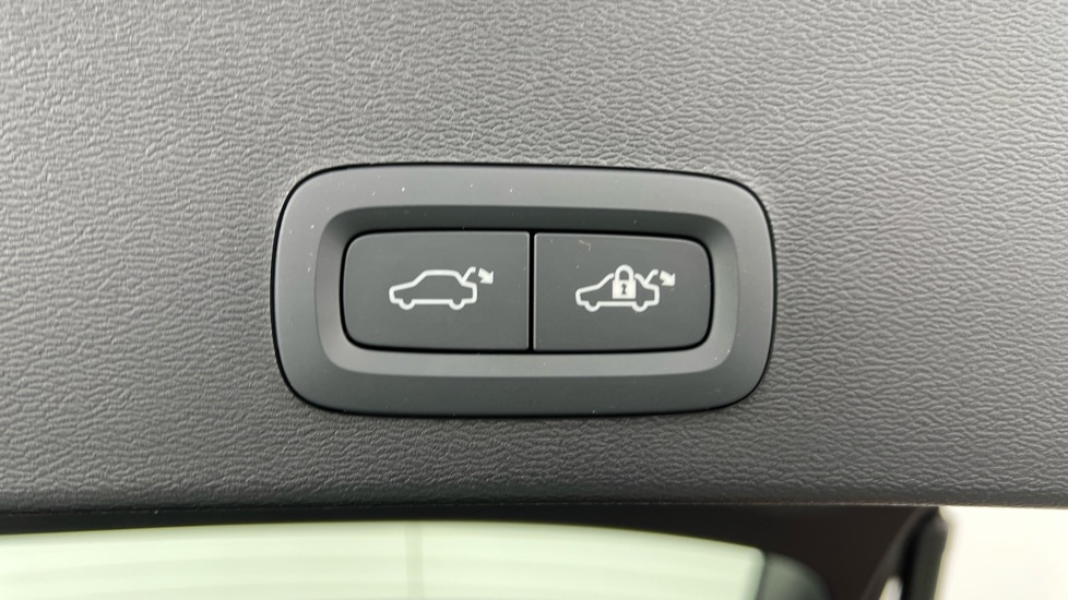 Used Volvo XC40 2025 for sale - 77636221: Photo 35