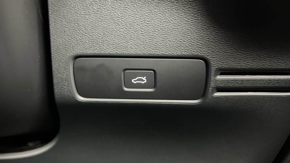 Used Volvo XC40 2025 for sale - 77636221: Photo 54