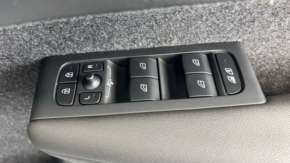Used Volvo XC40 2024 for sale - 76021838: Photo 24