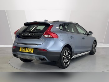 Used Volvo V40 2019 for sale - 75612753: Photo
