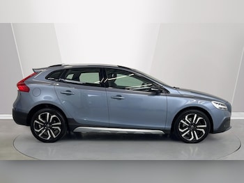 Used Volvo V40 2019 for sale - 75612753: Photo