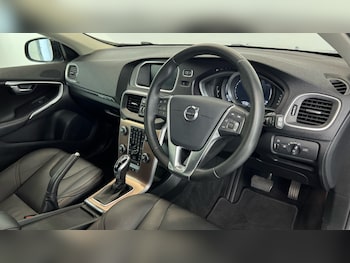 Used Volvo V40 2019 for sale - 75612753: Photo