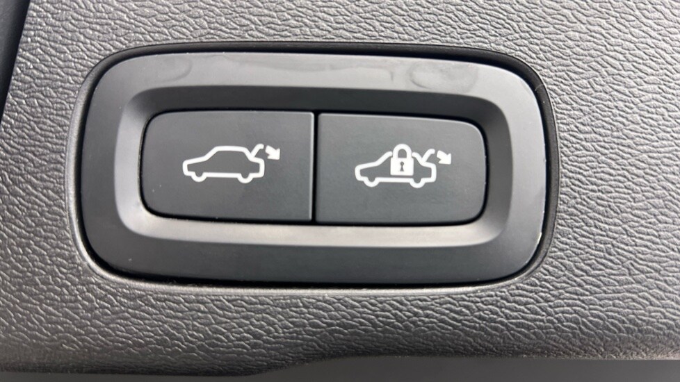 Used Volvo XC60 2021 for sale - 78128957: Photo 35