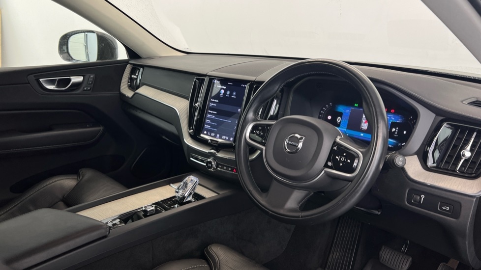 Used Volvo XC60 2021 for sale - 78128957: Photo 4