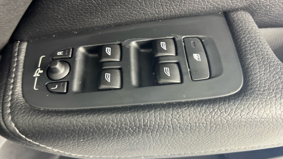 Used Volvo XC60 2018 for sale - 78215926: Photo 24