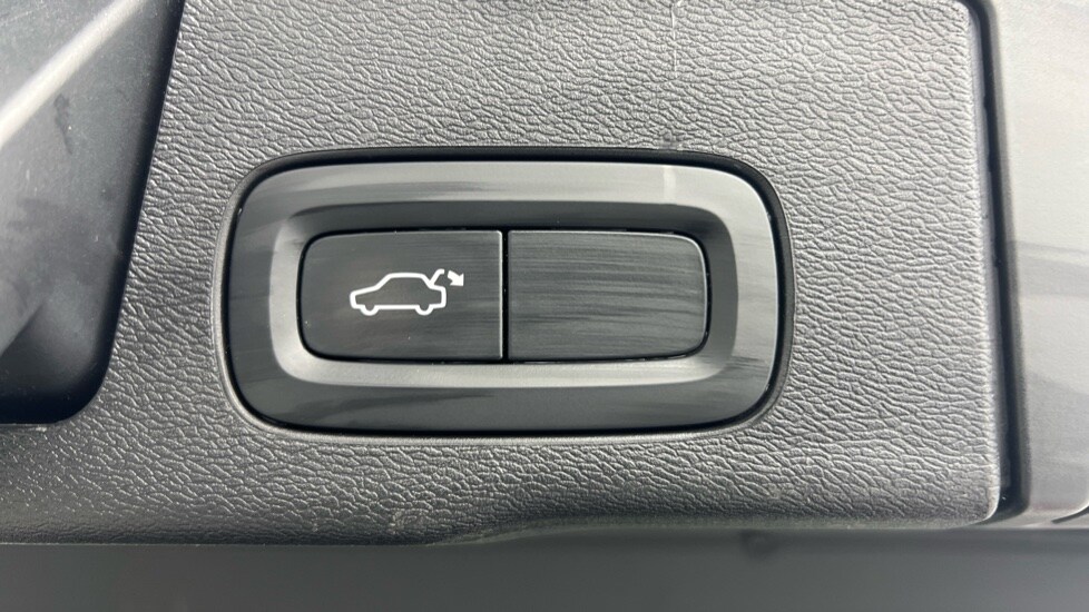 Used Volvo XC60 2018 for sale - 78215926: Photo 35