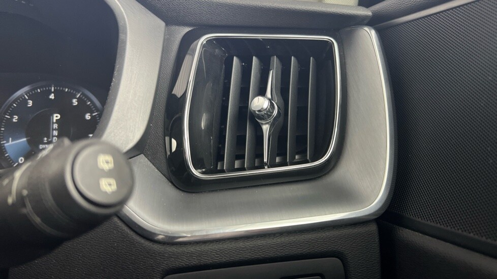 Used Volvo XC60 2018 for sale - 78215926: Photo 65