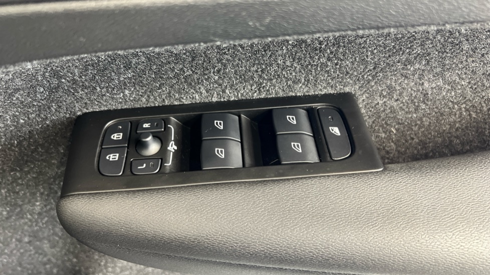 Used Volvo XC40 2021 for sale - 76664474: Photo 24