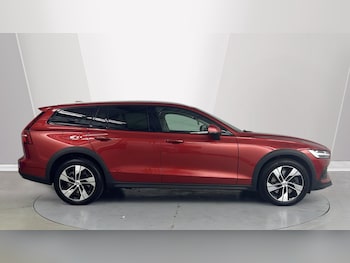 Used Volvo V60 Cross Country 2021 for sale - 79248996: Photo