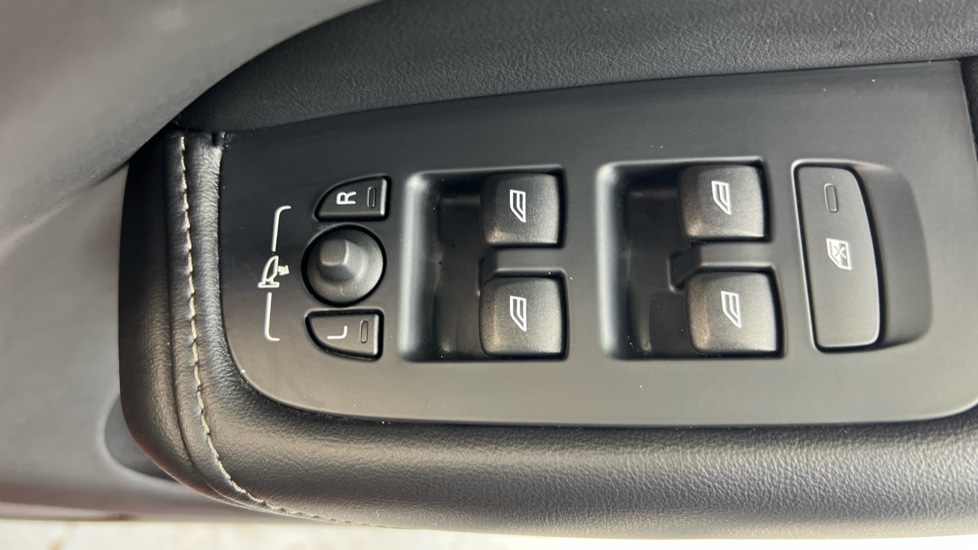 Used Volvo XC60 2021 for sale - 78027869: Photo 24