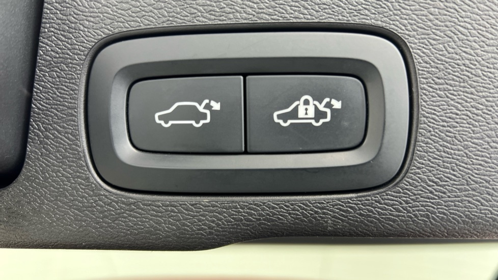 Used Volvo XC60 2021 for sale - 78027869: Photo 35