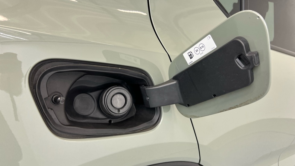 Used Volvo XC40 2023 for sale - 76379561: Photo 16