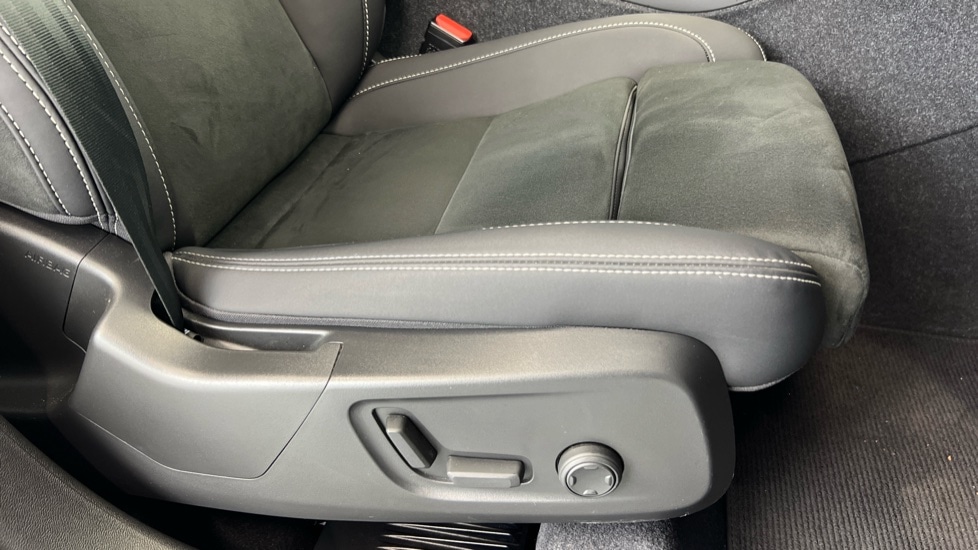 Used Volvo XC40 2023 for sale - 76379561: Photo 30